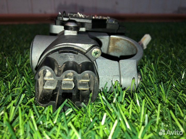 Замок зажигания правый Nissan Tiida C11 1.5