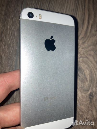 iPhone SE, 64 ГБ