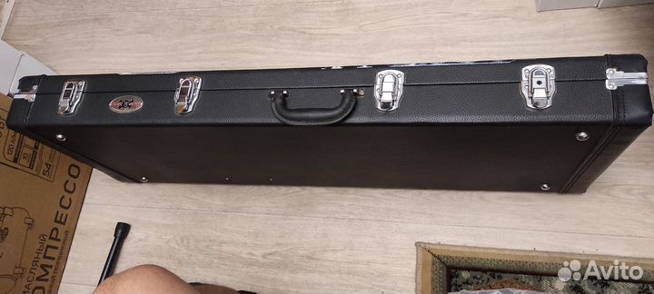 Гитарный кейс с принтом (postal monkey)