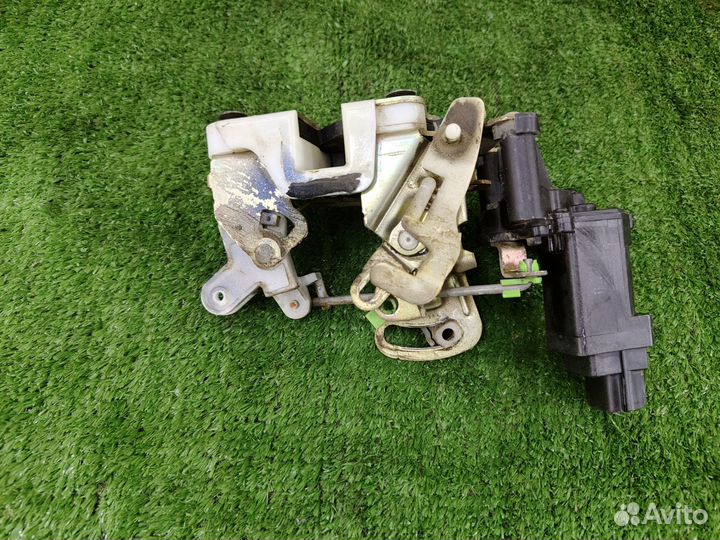 Замок задней правой двери Mitsubishi galant 7