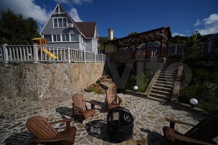 Коттедж 208 м² на участке 11 сот.