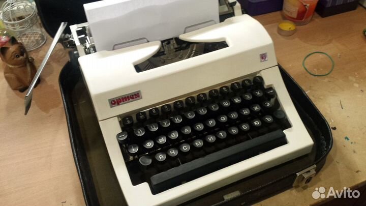 Механическая пишущая машинка