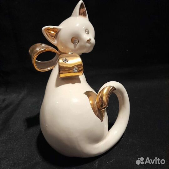 Фарфоровая статуэтка кошка