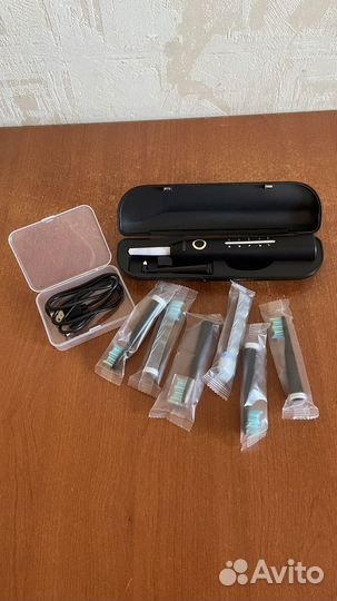 Электрическая зубная щетка