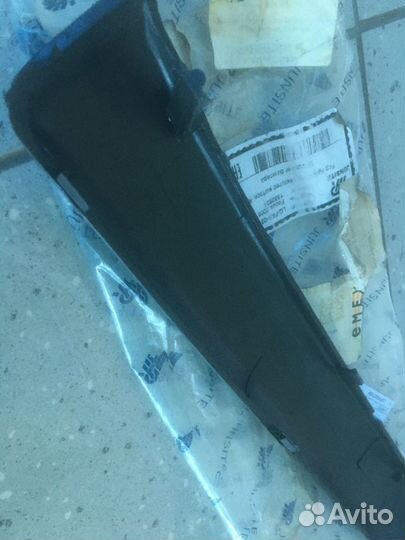 Молдинг бампера передний правый Ford Focus-2