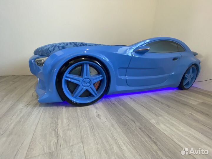 Детская кровать машина