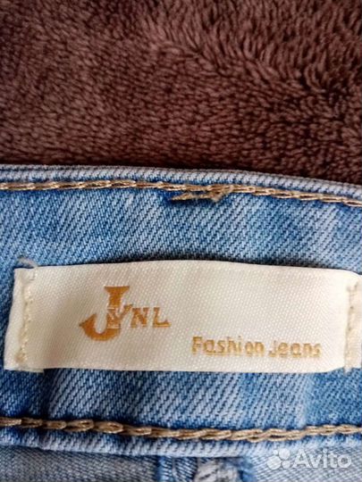 Джинсовые шорты для девушки