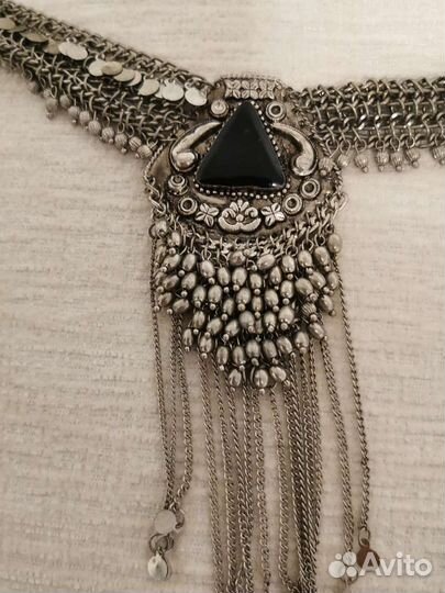 Вечернее колье с камнем