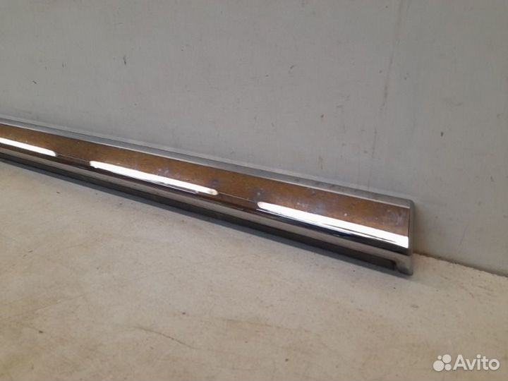 Молдинг двери передний левый Toyota Land Cruiser