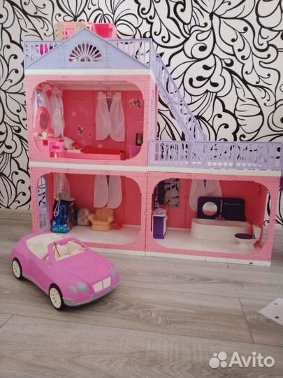 Кукольный домик с мебелью