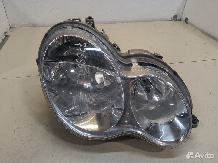 Фара (передняя) правая Mercedes C W203