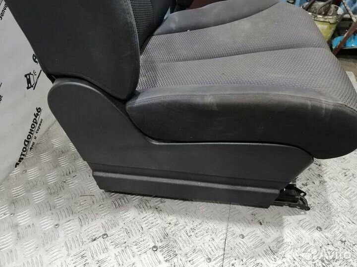 Сиденье переднее правое Nissan Tiida C11