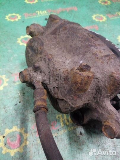 Суппорт передний правый Nissan Maxima A32 седан