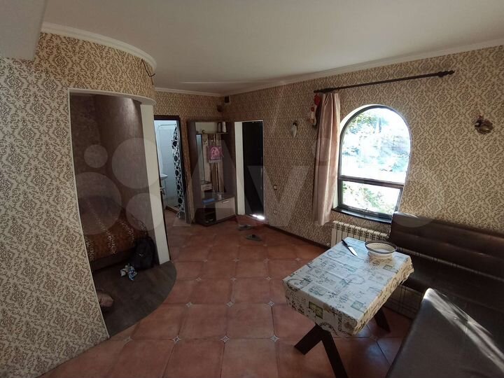 Комната 25 м² в 2-к., 1/2 эт.