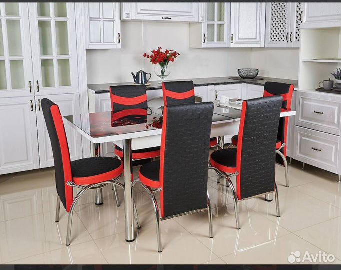 Кухонный стол и стулья комплект