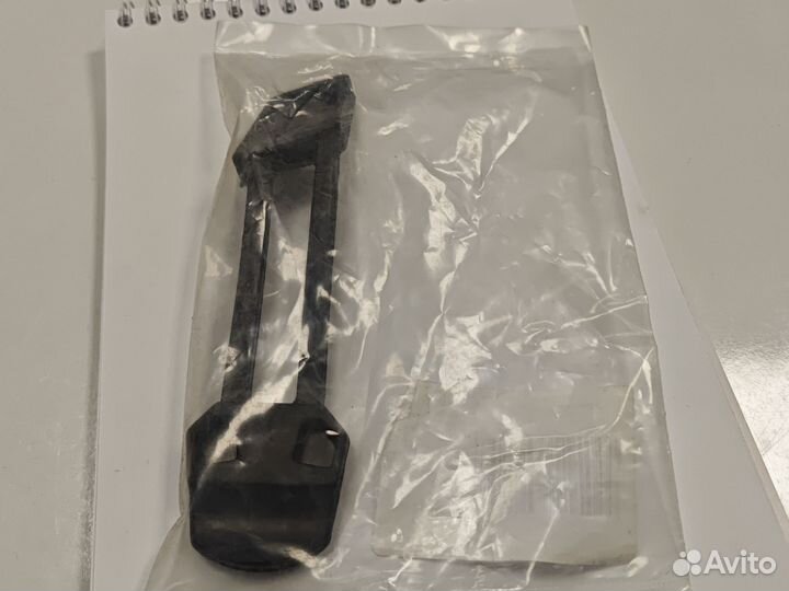 Замок фиксатор капота brp