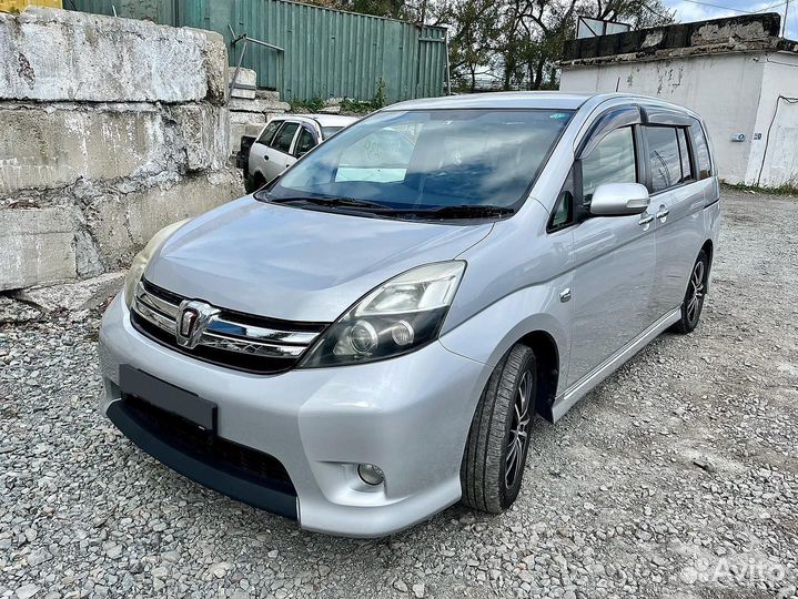 Toyota Isis, 2012