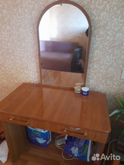 Туалетный столик с зеркалом бу