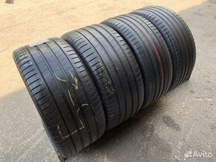 Pirelli P Zero PZ4 245/40 R20 и 275/35 R20