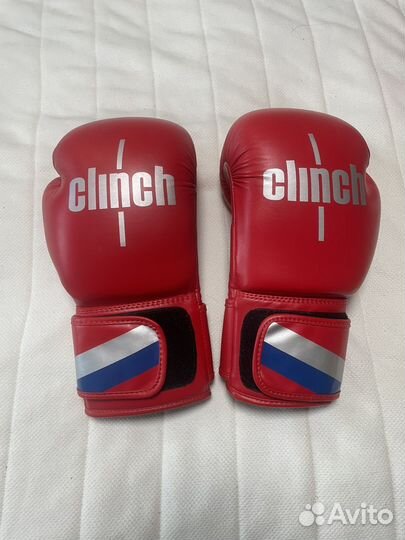 Боксерский шлем и перчатки Clinch