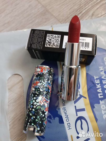 Помада givenchy le rouge