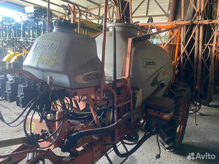 Опрыскиватель Jacto Advance 3000, 2014