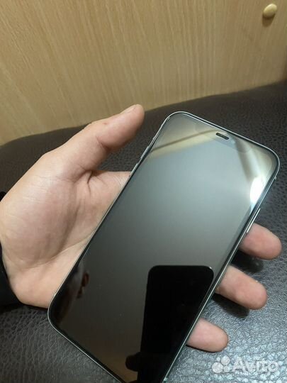 Телефон iPhone 11