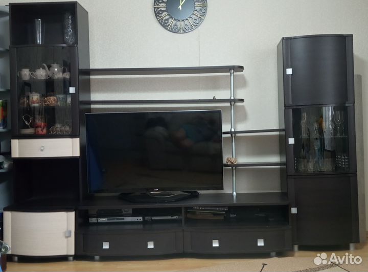 Продам стенку горка б/у. Длина 2,70