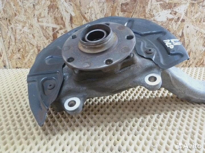 Кулак поворотный передний левый Audi A4 B7 2005-2007 (8E0407253E)