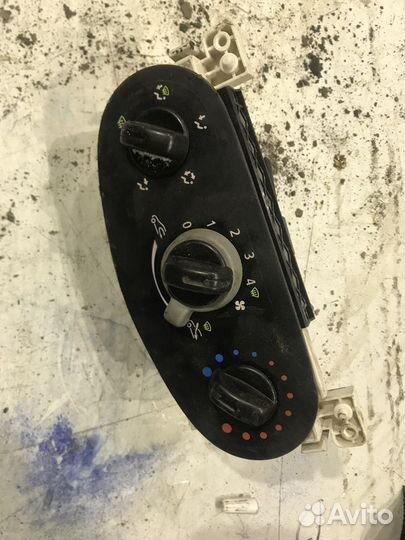 Блок управления отопителем Renault Sandero