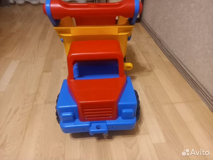 Большая машина самосвал