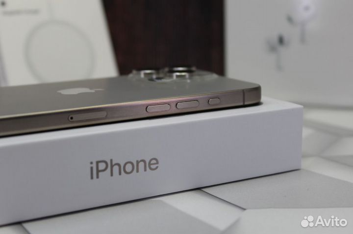 iPhone XR в корпусе 15 Pro Max Белый Титан 512гб