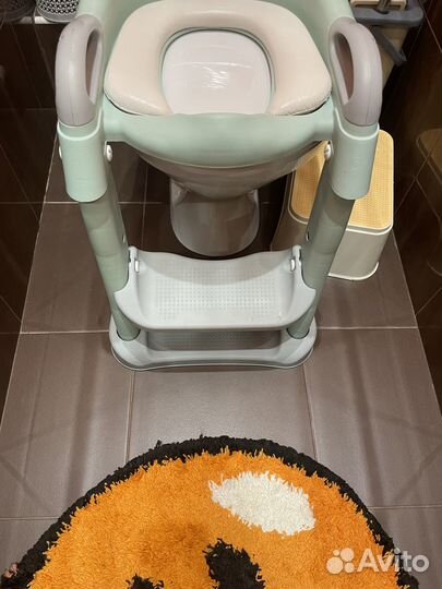 Детское сиденье на унитаз с лестницей