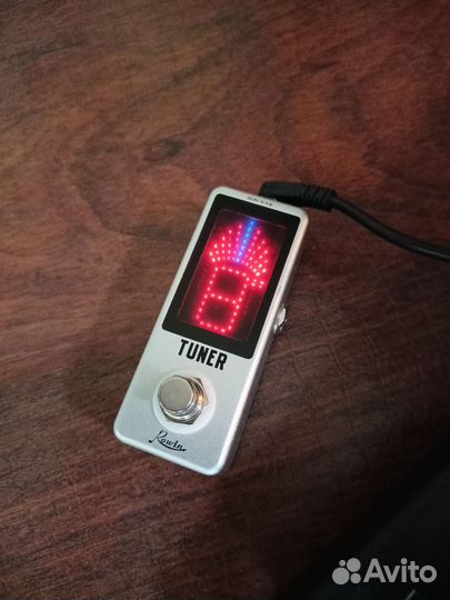 Тюнер гитарный