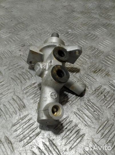 Цилиндр тормозов главный Clk 208