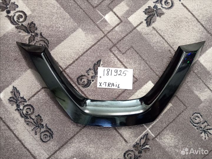 Эмблема решетки радиатора Nissan