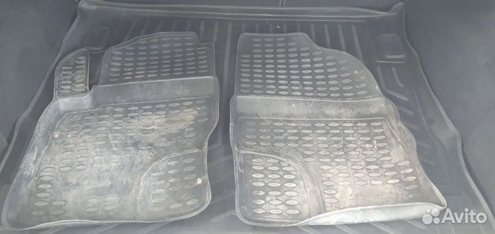 Автомобильные коврики резиновые