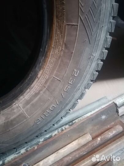 Maxxis Premitra Ice 5 SUV / SP5 235/70 R16