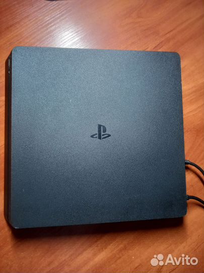 Sony PS4 1TB со встроенными играми