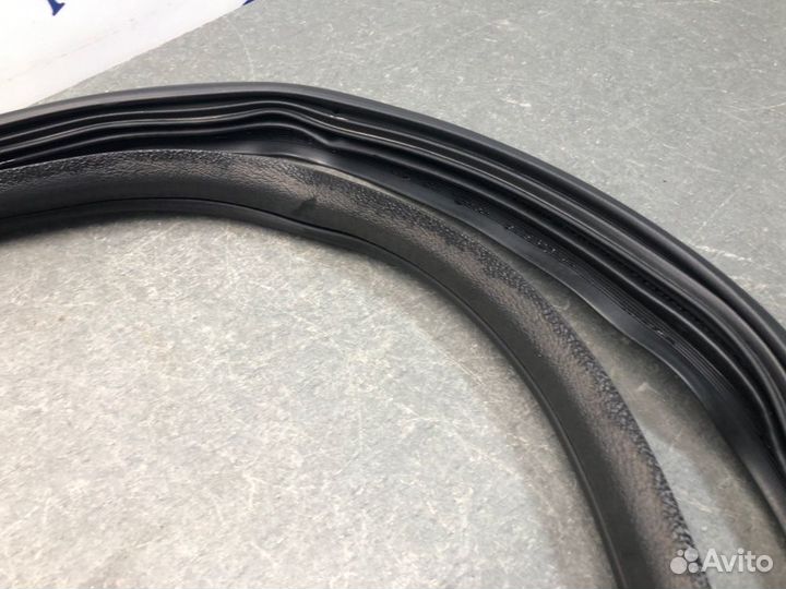Уплотнитель проема двери задний правый Renault
