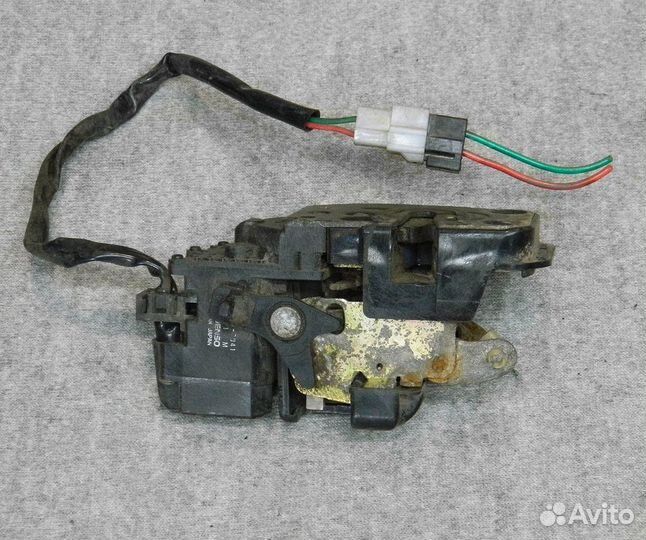 Замок двери задней левой Mazda 626 GE