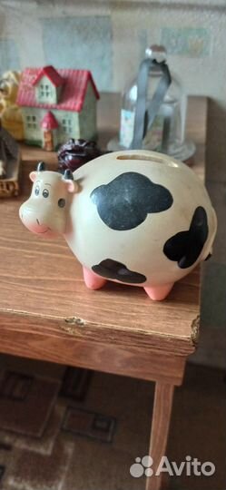 Статуэтки, и копилки, свечка