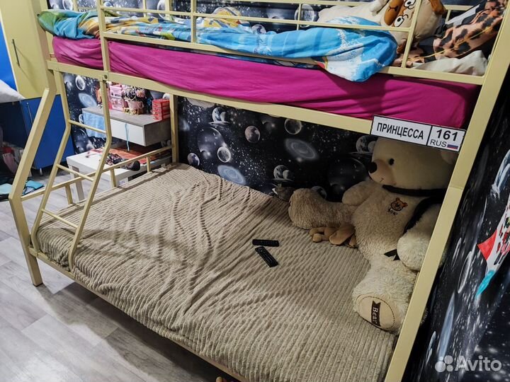 Двухъярусная кровать металлическая