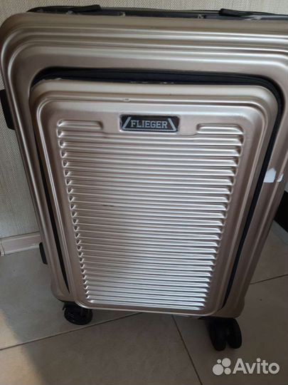 Чемодан на колесах