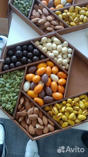 Менажница деревянная. Оптом менажница под орехи