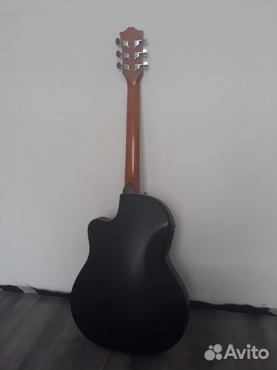 Акустическая гитара с подключением