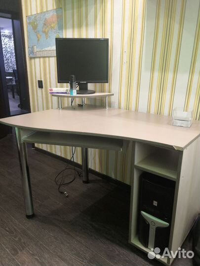 Компьютерный стол