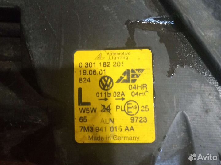 Фара на volkswagen sharan левая 0301182201
