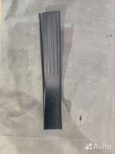 Накладка порога внутренняя заднего левого