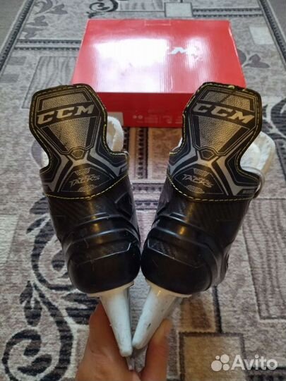 Коньки хоккейные